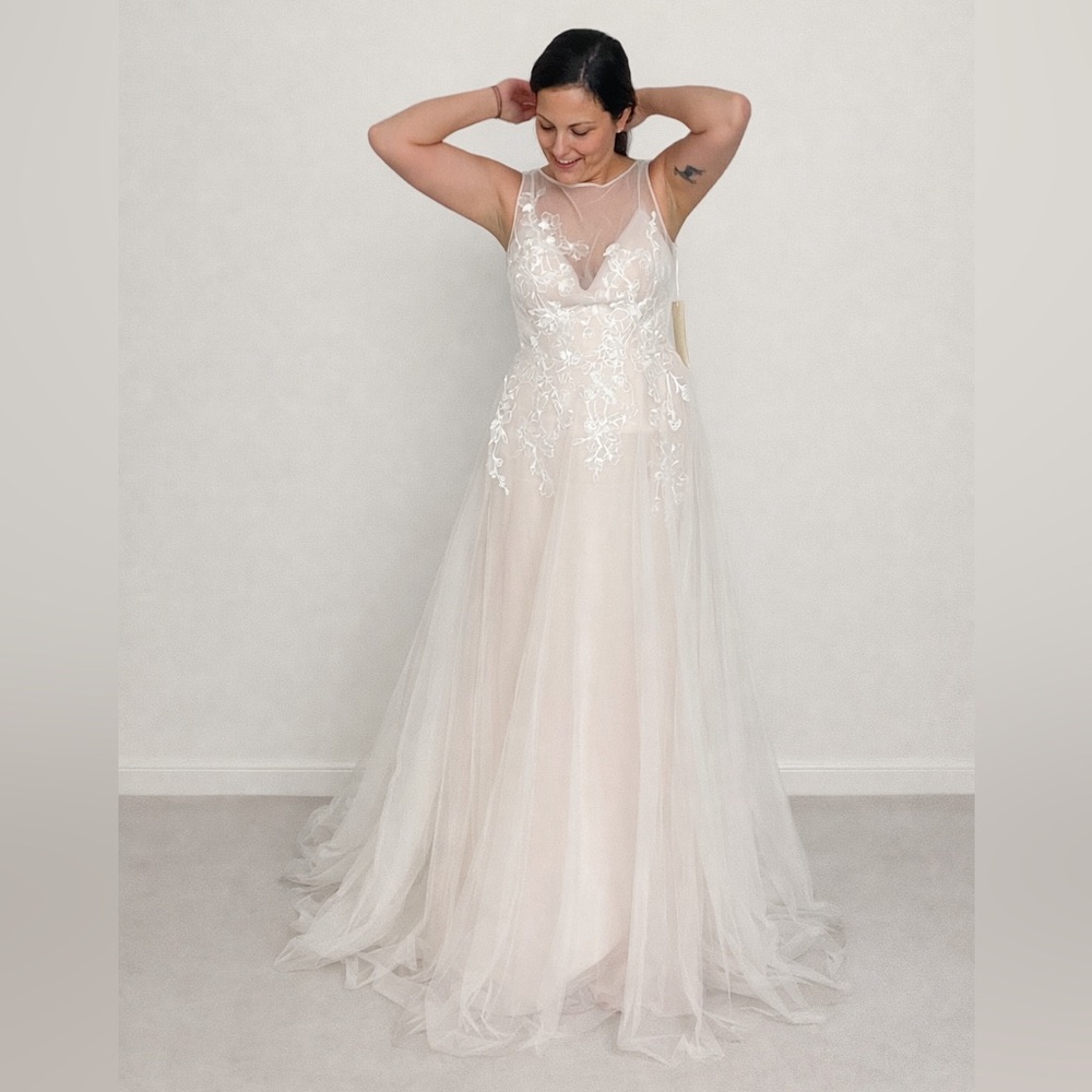 Davids Bridal Wedding Dress Bride Bridal Sheer Lace Tulle Embroidered